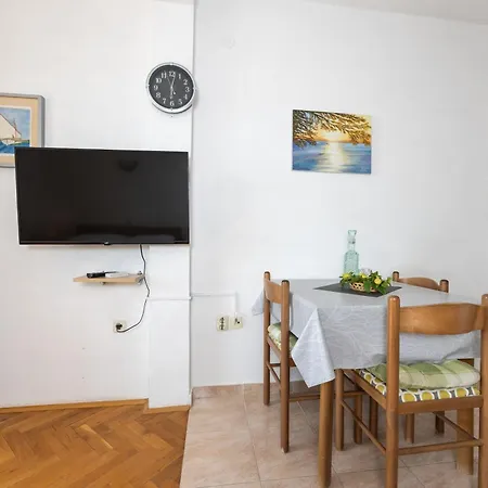 Apartment Apartments By The Sea Igrane, Makarska - 2679 *